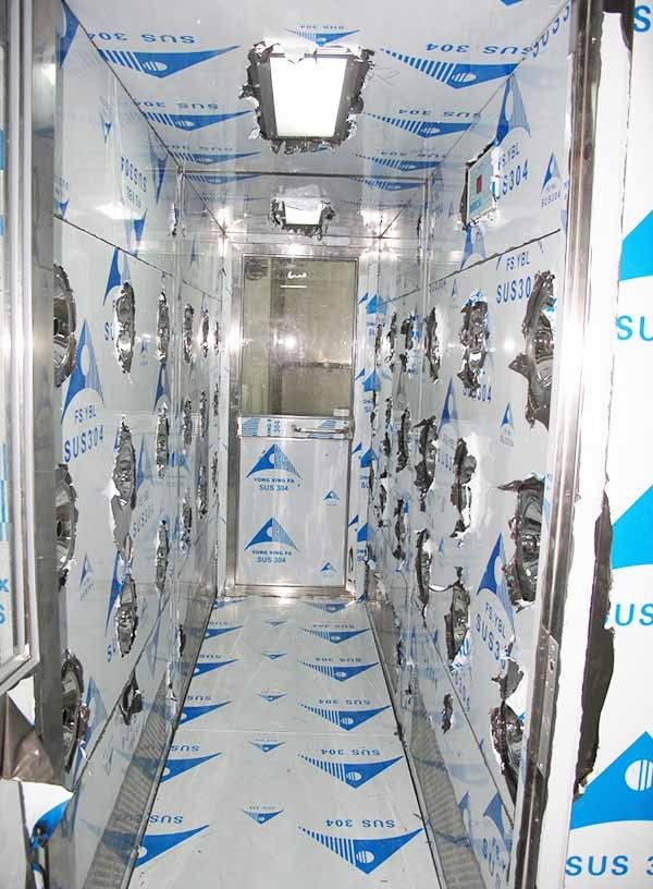 Recinto limpio de la ducha de aire de la profundidad 3000m m con las puertas manuales para seis personas 1