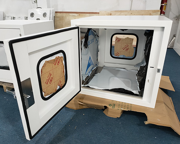 Puerta de transferencia de la caja de paso de la sala limpia de acero recubierto en polvo en tamaño W650xD650xH660mm 0